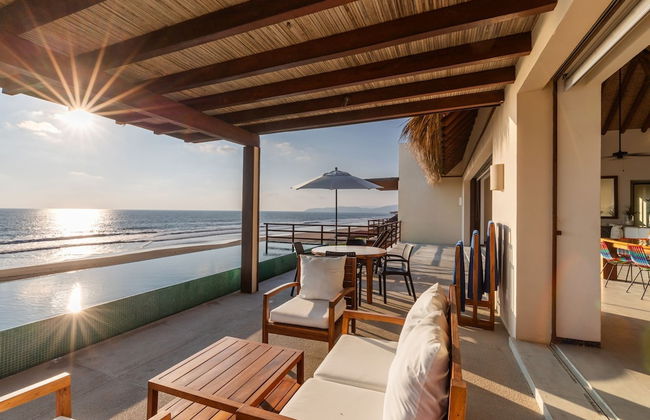 Marea Beachfront Villas - Foto 1