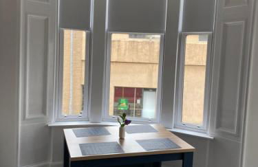 Spacious 2 bed sleeps 5 above traditional music pub - Foto 3