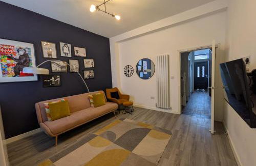 6 bedroom 6 Ensuite 1 min to M6 Jct 9 15 min to Bham - Foto 2