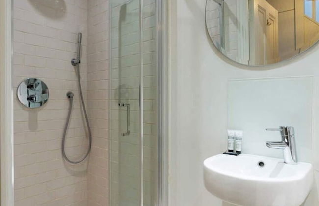 Stunning 2 Bed Apt W Garden in Clapham - Photo 10