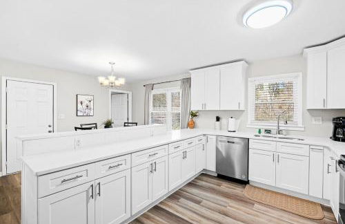 Sleek 3 BR home with self check in Private! - Foto 14