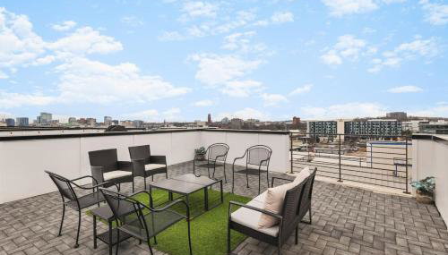Home with Rooftop Deck & Garage, 2 miles to Downtown Broadway - Foto 5
