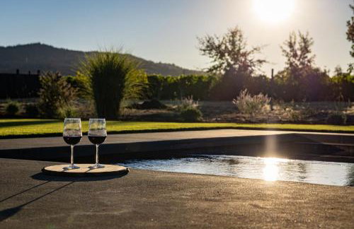 Year-Round Heated Pool - Hot Tub - Fire Pit - Lawn - Foto 2