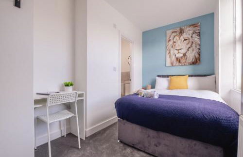 8 Bedroom, 8 En suite, 12 beds, Fast Wifi, Contractors, Parking - Foto 14