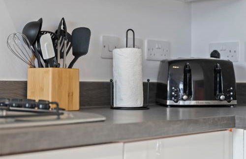 Exquisite 7 Bedroom 5 Bathroom House - Over 1900 sqft - Close to City Centre with Free Parking, Fast W-Fi and SmartTVs by Yoko Property - Foto 34