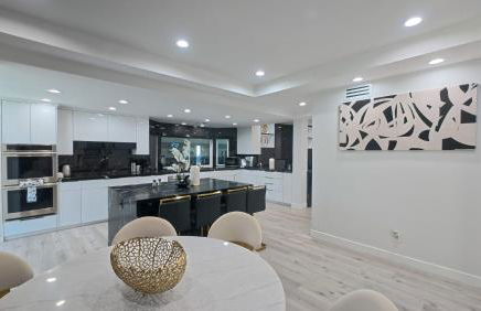 Sleek 7BR Exquisite Estate Resort Pool, Sauna, Spa 6500 SQF - Foto 40