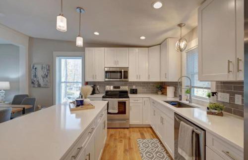 Fall Festivities - 4BR Home by IU Stadium Bloomington Bliss - Foto 37