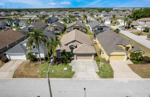 Great Location, gated community, private heated POOL - Foto 29