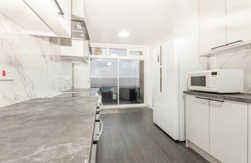 Central London 2-Bed Apartment with Balcony & London Eye & Big Ben Views - Photo 3