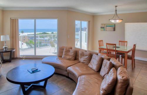 Crystal Palms Beach Resort - Photo 22