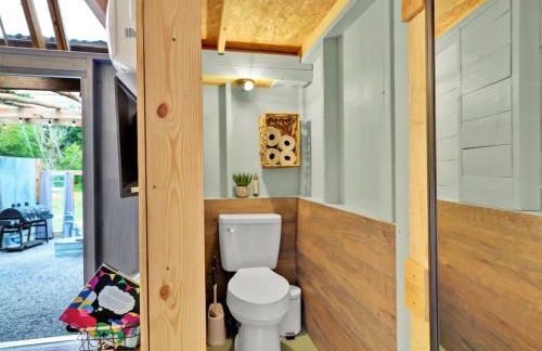 Meadow View Romantic Nature Stay w Barn, Outdoor Tub and Sauna - Foto 19