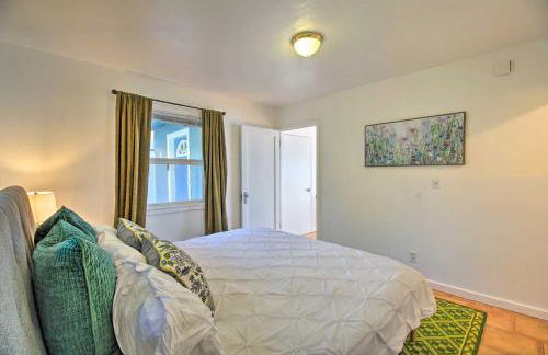 Lakefront Sanctuary with Mount Konocti Views - Foto 13