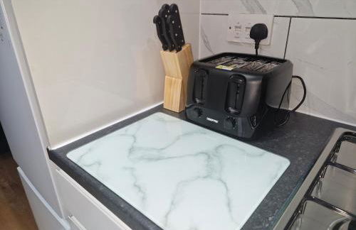 Lovely 2 Bed Heathrow and parking - Foto 12