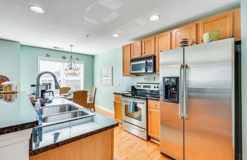 Marina and Beach Club Access Condo in Southport - Foto 9