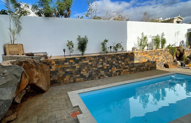 Spacious 4-bed Villa in Flic en Flac Roof top bar - Photo 11