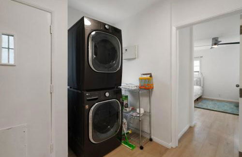 Spacious 4BR House with Large Yard and Parking Beverly Hills Adj - Foto 22