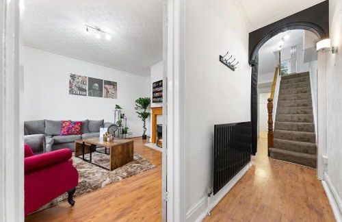 Spacious 3 beds home Close to Southampton GENERAL HOSPITAL - sleep 9 - Free Parking - Pool table - 2 Large TVs - Foto 7