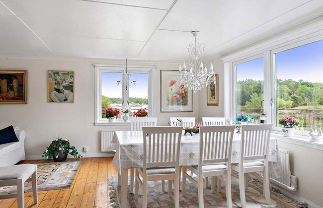 Seaside Cottage With Balcony and Grill - Photo 12