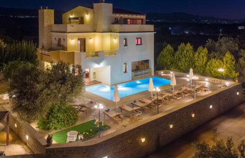 Newly Renovated Villa 4 Seasons with BBQ, private pool, ping pong and football table - Foto 1