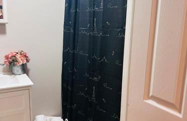 The Layover Lounge - Foto 20