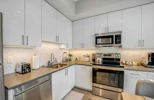 Stylish 1br Unit. Parking. Easy Ride to NYC - Photo 15