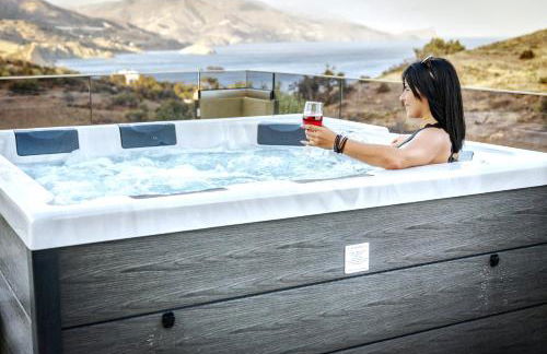 Secluded Luxury Villa w Jacuzzi & Stunning Views - Photo 2