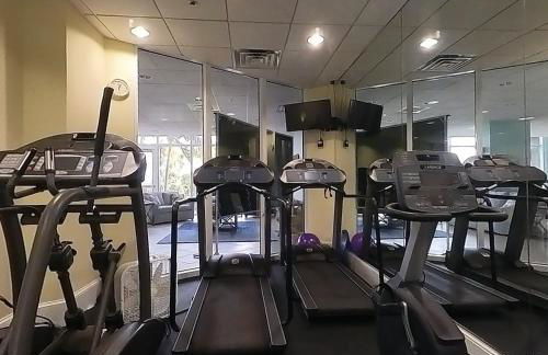 Oceanfront luxury at Hibiscus Breeze, charming 2/2 condo on North Hutchinson Island 3 Month Min - Photo 19