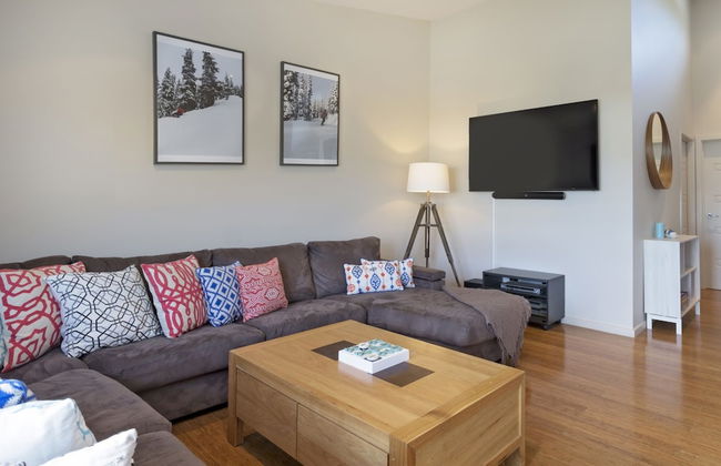 Khione 1 - Modern & spacious with views towards Lake Jindabyne & the mountains beyond - Foto 10