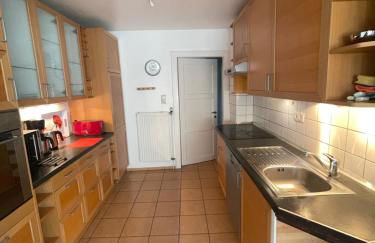 Hamburger Villenviertel, ganzes Haus mit 5 Einbettzimmern,1 Esszimmer - Foto 12