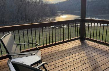 New, modern cabin with private lake and hiking - Foto 7