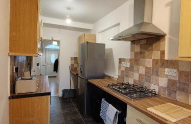 NEW 4 Beds Huge Driveway for LWBs Group Base Willenhall Bilston Junction 10 M6 A454 Keyway Junction A463- Wolverhampton Walsall--Bloxwich - I54 Business Park-Molineux Stadium - BY Samina - ARZ Stays - Regular Work & Long Stays Available - Foto 14