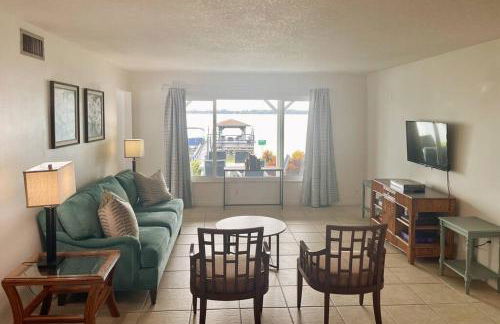 Lakefront Duplex with Pontoon Boat 2 Bedroom Home - Foto 13