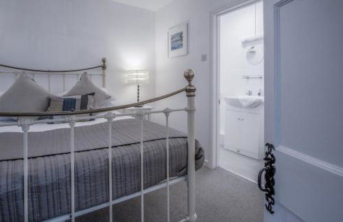 Caleb's Cottage - 4 Bedroom Cottage - Solva - Photo 32