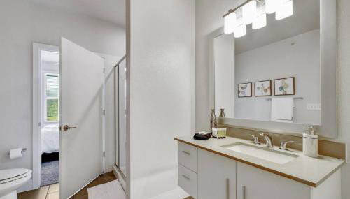 Charming Apartment in Southtown Wifi Pool Gym - Foto 5