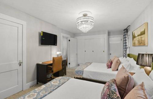 1920s Cottage | Hot Tub | Game Room | Fire Pit - Foto 32