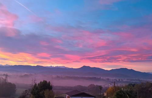 Pyrenees Vue Gite - Le Plus Commentaires Positifs - Vues Fantastique, Tres Bon Petit-Déjeuner, Calme, Piscine, Parking - Foto 7