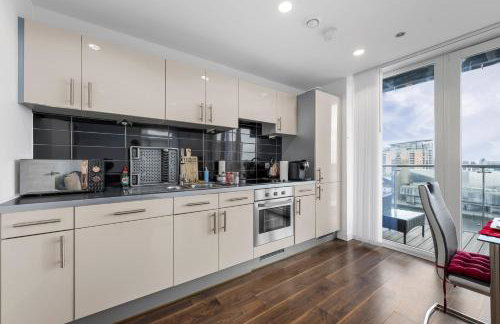 Waterfront Panorama – 2BR + Balcony, Near Stadium - Foto 8