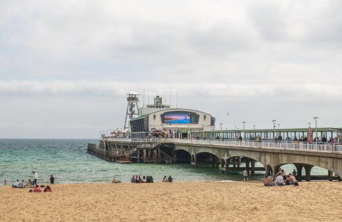 Modern, comfy Town centre gem, near beach, parking - Photo 78