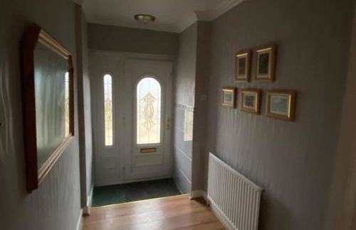 Quiet Secluded two Bedroom Bungalow With Parking - Photo 33