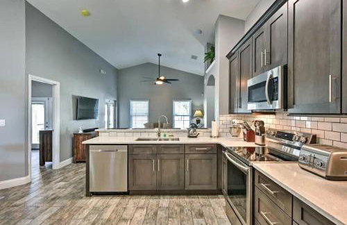 Luxury Retreat with 2 Master Suites Pool & Hot Tub BBQ Pool Table 2 Miles Disney - Foto 23