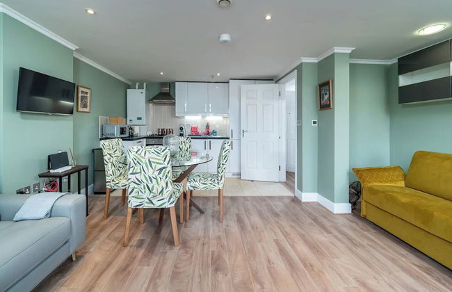 Designer 1 Bed Flat Barons Court Sleeps 4, Balcony - Foto 7