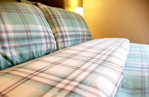 Hill View 2 bedroom free parking - Photo 28