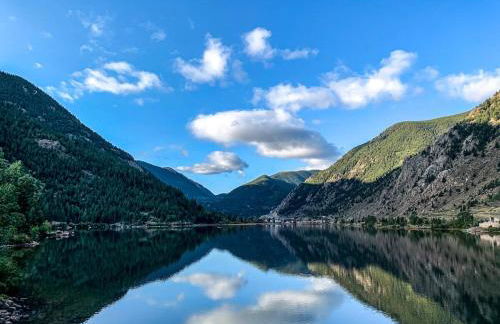 Victorian Dream! Charming Mountain View Home by Downtown - Foto 9