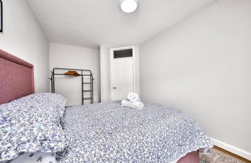 Exclusive Offers l Last-Minute Stay l Sleeps Up to 6 l Conveniently located near town Centre l restaurants l and local attractions l It offers easy access to the stunning Causeway Coast l Coleraine Hideout l WeStayBelfast - Foto 22