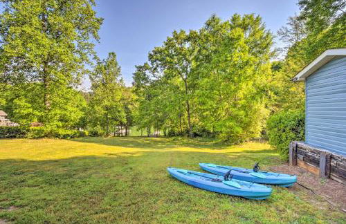 Lakefront Townville Gem with Boat Dock and Kayaks - Foto 29
