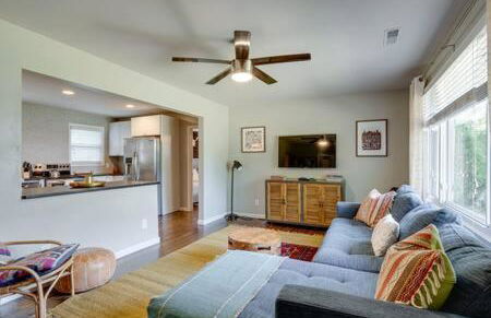 1-Story Home, Fenced Yard, Grill, Firepit, Parking, Sleeps 10, Pet-Friendly, Smart TVs, 10 Mins to Nissan Stadium & Five Points, Cozy Bedrooms, Outdoor Fun, Perfect for Families & Groups - Foto 1