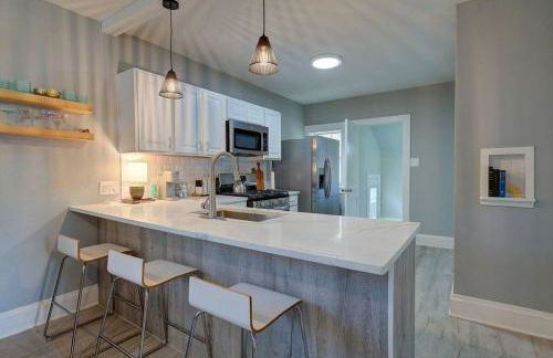 Stylish home Garage Walk to Lake Minutes from Airport - Foto 3