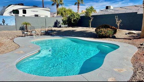 Spacious Getaway! Pool, Spa, Sleeps 9 - Foto 2