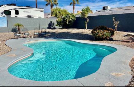 Spacious Getaway! Pool, Spa, Sleeps 9 - Foto 2