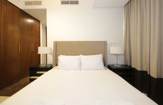 1 Bedroom Apartment in The Matrix Tower - Photo 2